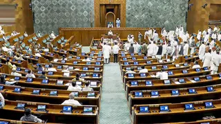 लोकसभा में 11 विधेयक बिना चर्चा के हंगामे में पास