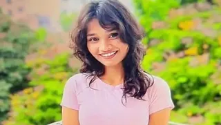 हादसे में कार सवार एक युवक और युवती की मौत हो गई, जबकि एक अन्य युवक और युवती गंभीर रूप से घायल हो गए।