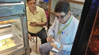 पुलिस और खाद्य सुरक्षा विभाग को दी गई सूचना।