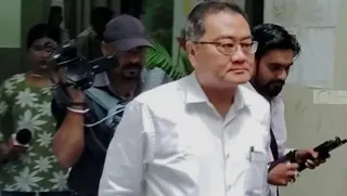 एल खियांग्ते अपने साथ पेन ड्राइव में डेटा डाउनलोड करने में सफल भी रहे और आयोग के कार्यालय से कई अहम दस्तावेज अपने साथ ले गए।