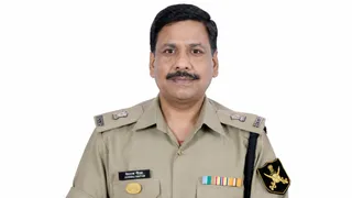 34 साल की अदम्य सेवा के लिए BSF अधिकारी देशराज गौतम को राष्ट्रपति पुलिस पदक। फोटो- एआई एडिटेड