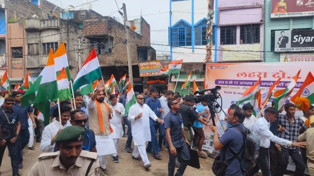 हाथों में तिरंगा झंडा और जुबां पर 'भारत माता की जय', CM सम्राट पहुंचे हवेली खड़गपुर, सबको कहा- वंदे मातरम