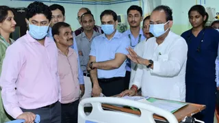 आंदोलनकारी छात्रों के स्वास्थ्य पर मंत्री का सख्त आदेश