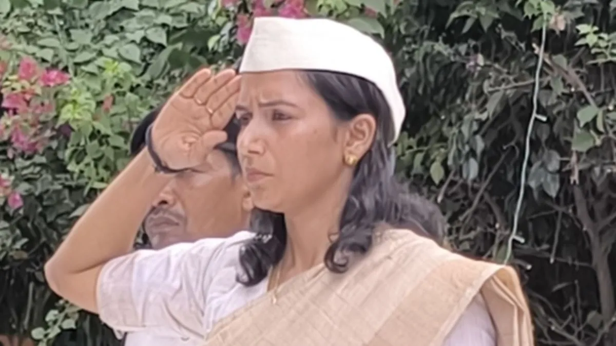 स्वतंत्रता दिवस पर भागलपुर समाहरणालय में गूंजा राष्ट्रगान; DM अलंकृता पांडेय ने किया झंडोत्तोलन, अफसरों ने ली शपथ