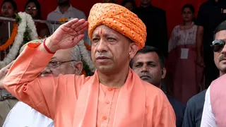 विधान भवन प्रांगण में ध्वाजारोहण के बाद मुख्यमंत्री योगी आदित्यनाथ