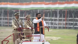 गांधी मैदान में परेड का निरीक्षण करते सीएम सम्राट चौधरी। जागरण