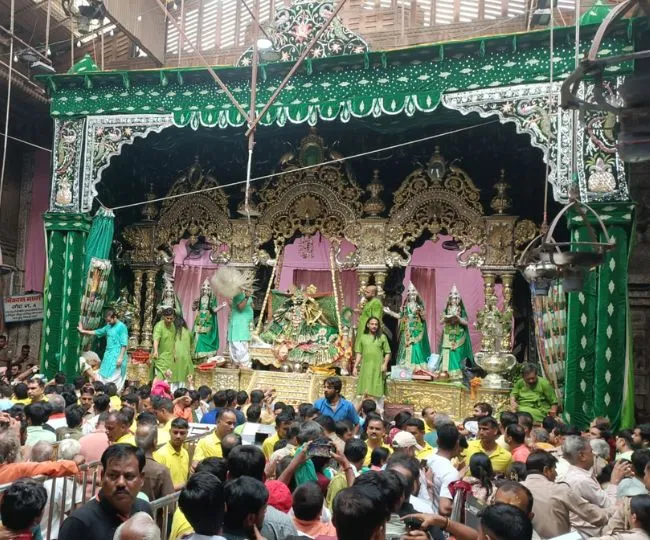 banke bihari jhula