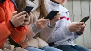 फ्रांस में बच्चों के सोशल मीडिया बैन पर अदालत का बड़ा फैसला