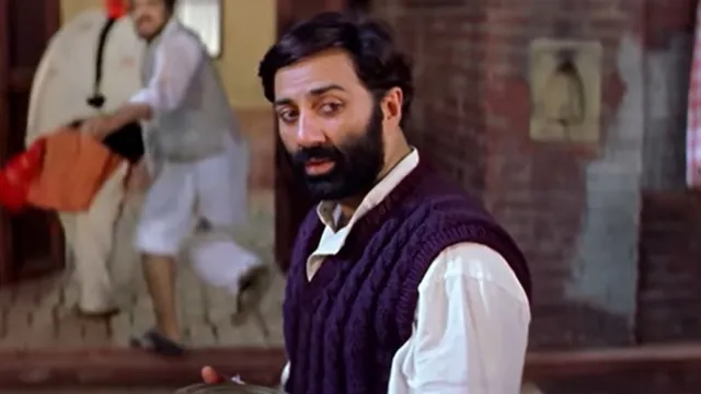 जब Sunny Deol ने सिनेमाघरों में मचाया 'गदर', ट्रैक्टर में भरकर फिल्म देखने पहुंचे लोग; खूब चला हैंडपंप' का जादू