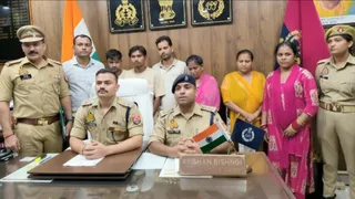 बहजोई में बच्चा चोरी करने वाली गिरोह का पर्दाफाश करते एसपी कृष्ण कुमार बिश्नोई।