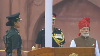 प्रधानमंत्री नरेंद्र मोदी के नेतृत्व में शनिवार को लाल किले पर आयोजित समारोह में यह ऐतिहासिक पल देखा गया।