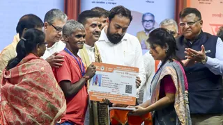 बंगाल में आयुष्मान भारत-प्रधानमंत्री जन आरोग्य स्वास्थ्य बीमा योजना शुरू। (पीटीआई)
