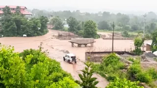 हिमाचल प्रदेश में आज भारी बारिश का अलर्ट है।