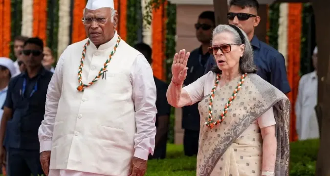 कर्नाटक में सोनिया गांधी के खिलाफ बीजेपी ने दर्ज कराई FIR, वंदे मातरम् के अपमान का आरोप