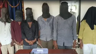 मनेर थाने में गिरफ्तार किए गए आरोपित।