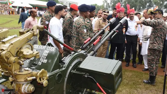ऊधमपुर में स्वतंत्रता दिवस की धूम, पीजी डिग्री कॉलेज में DC मिंगा शेरपा ने फहराया तिरंगा
