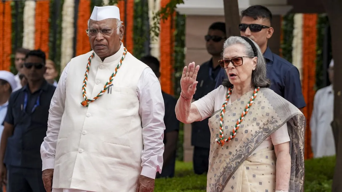 'गलती को बेशर्मी से दोहराया', वंदे मातरम् विवाद पर बंकिम चट्टोपाध्याय के वंशज ने सोनिया गांधी से की माफी की मांग