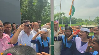 मरौना प्रखंड की गनौरा पंचायत बनी लोकतंत्र की अनूठी प्रयोगशाला; 54 छात्राओं की प्रतियोगी परीक्षा में अव्वल आई थी छात्रा