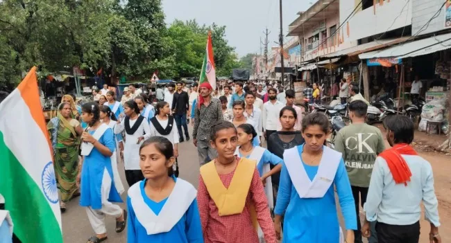 chhtrpr school girl protest 21416