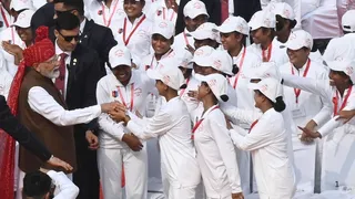 प्रधानमंत्री नरेंद्र मोदी ने लाल किले पर जेन-जी छात्रों से मुलाकात की