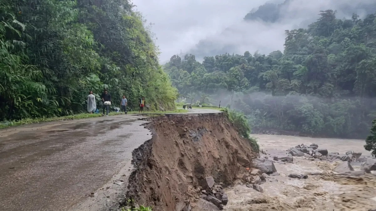पूर्वोत्तर में बाढ़ से हाहाकार, अरुणाचल में पांच जवान लापता; दिल्ली-यूपी समेत कई राज्यों में भारी बारिश का अलर्ट