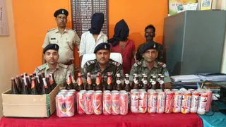 हजारीबाग में किराना दुकानों से अवैध बीयर बिक्री का खुलासा, दो गिरफ्तार।