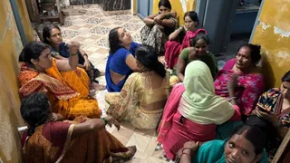 रोते-बिलखते परिजन। (जागरण)