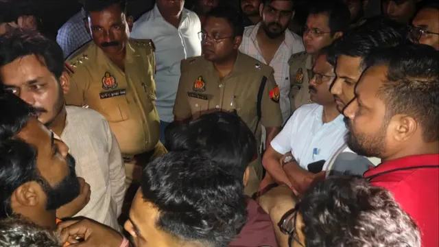 बुलंदशहर के कब्रिस्तान में गौवंश के अवशेष मिलने पर हंगामा, कोतवाल लाइन हाजिर; दारोगा और सिपाही सस्पेंड
