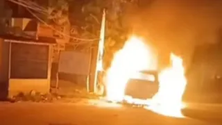 फरीदाबाद में नींद की झपकी आने के बाद कार खंभे से टकराई, जिसके बाद आग लग गई।