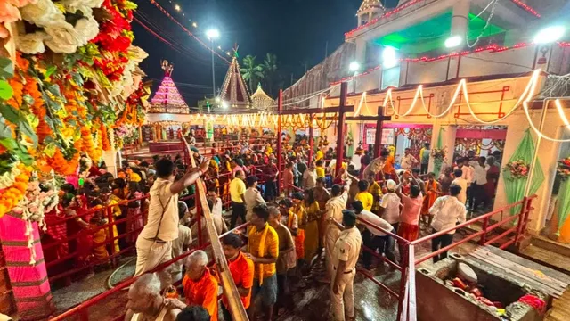 मधेपुरा सिंहेश्वर धाम में तीसरी सोमवारी पर उमड़ा आस्था का सैलाब; रात 1 बजे खुला पट, 2 लाख भक्तों ने किया जलाभिषेक
