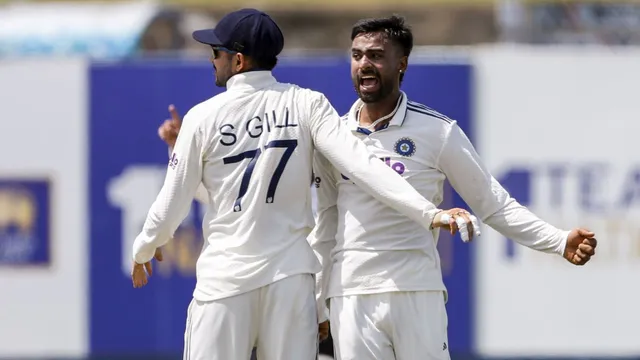 IND vs SL: सुथार-जडेजा के आगे श्रीलंकाई बल्लेबाजों ने टेके घुटने, दिनुशा की शतकीय पारी के बावजूद बैकफुट पर मेजबान
