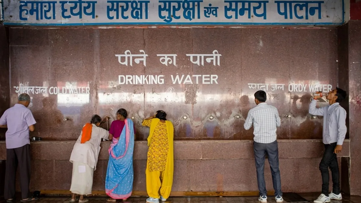 कैग की रिपोर्ट से रेलवे में हड़कंप: केंद्र ने सुधारात्मक उपायों के दिए आदेश; स्टेशनों पर गंदे शौचालय मिले तो कार्रवाई होगी