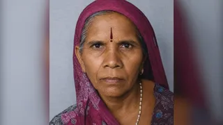 मलबे में दबकर महिला की मौत।