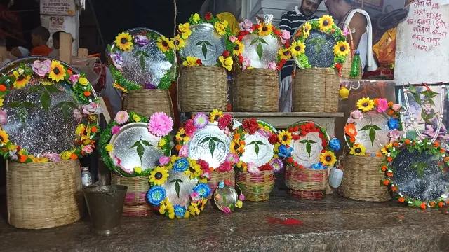 देश में सिर्फ बाबा बैद्यनाथ दरबार में लगती है दुर्लभ बेलपत्र प्रदर्शनी, लाते हैं त्रिकुट और नरगंजो के जंगलों से