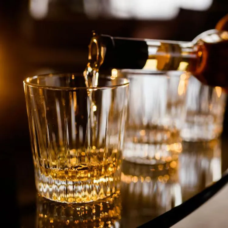 अब बदल जाएगा आपकी फेवरेट Whisky और Rum का टेस्ट, अपने फॉर्मूले में बदलाव करने जा रहे ये पॉपुलर ब्रांड्स - your favorite whisky and rum taste will change soon diageo agrees