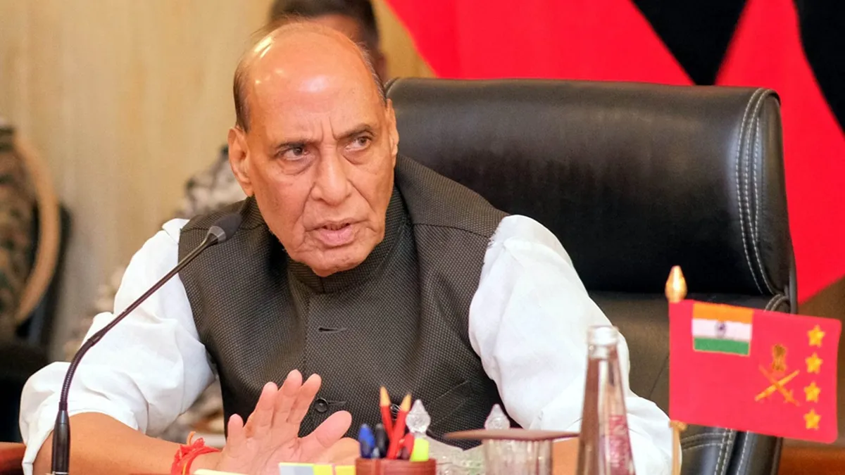 राजनीतिक चर्चा के स्तर में गिरावट पर राजनाथ सिंह ने चिंता जताई, बोले- आलोचना करें लेकिन अपशब्द नहीं बोलें