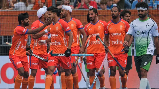 IND vs PAK: हॉकी वर्ल्ड कप में भारत ने चिर-प्रतिद्वंद्वी पाकिस्‍तान को हाई वोल्‍टेज मैच में रौंदा, शान से नॉकआउट में पहुंची 'सरपंच' साहब की सेना﻿
