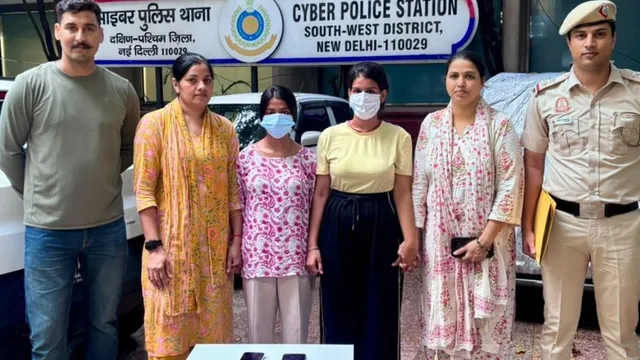 डेटिंग एप से बुजुर्ग को दोस्ती के जाल में फंसाया, डेट पर बुलाकर खाते से उड़ाए 1.30 लाख; 2 महिलाएं गिरफ्तार
