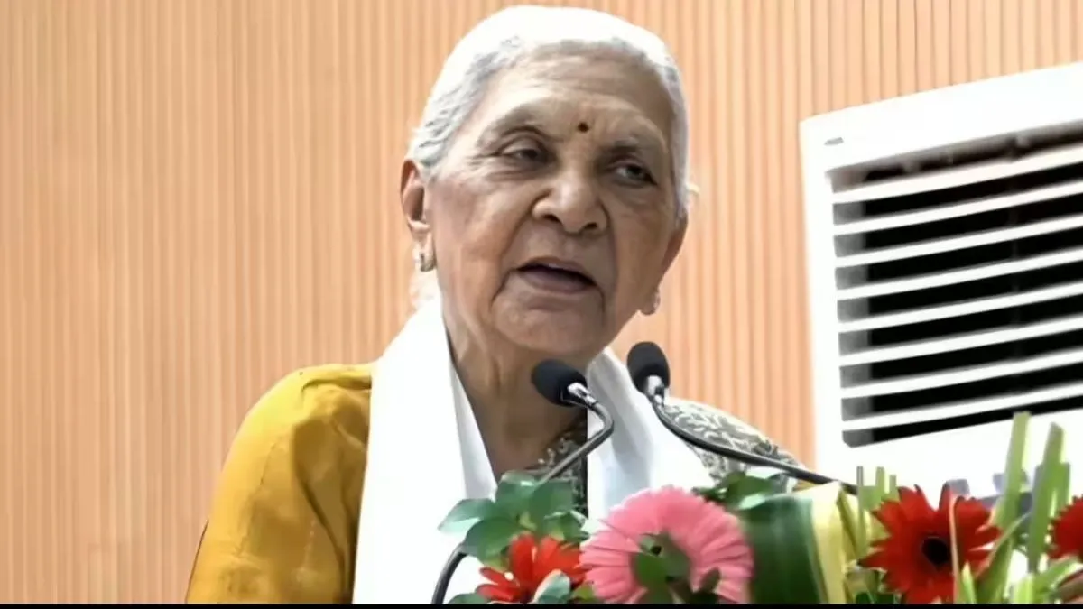 दस दिन के अवकाश पर उत्तर प्रदेश की राज्यपाल आनंदीबेन पटेल, सात वर्ष से पद पर  जमी हैं गवर्नर - up governor anandiben patel on ten days leave governor on  home state
