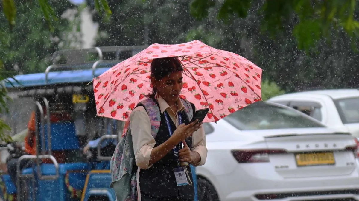 Bihar Weather Today: औरंगाबाद, भभुआ और रोहतास में भारी बारिश का अलर्ट; तेज हवा और बिजली गिरने की चेतावनी