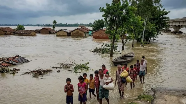 बहराइच में लाल निशान से ऊपर बह रही घाघरा, बाढ़ की चपेट में आए 15 गांव


