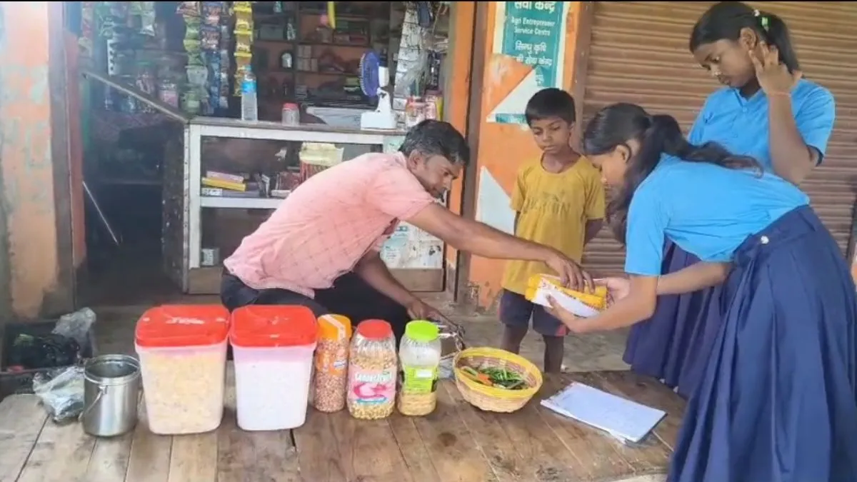 Bhagalpur Teachers Struggle Unpaid for 4 Months Forced to Sell Jhalmuri (2)