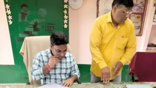 कंपोजिट विद्यालय में गायब मिले शिक्षक और अनुदेशक।
