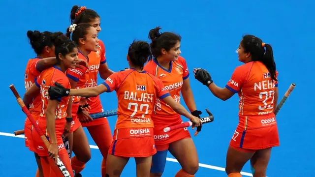 Women's Hockey World Cup: सविता पूनिया इंग्‍लैंड के सामने 'चट्टान' की तरह अड़ी, भारतीय टीम ने ड्रॉ के साथ नॉकआउट में पक्‍की की जगह