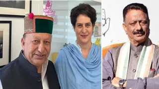 कांग्रेस नेता केहर सिंह खाची प्रियंका गांधी वाड्रा के साथ व पार्टी के पूर्व प्रदेश अध्यक्ष कुलदीप सिंह राठौर।