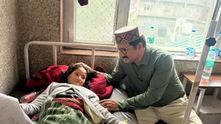 स्कूल में मिड-डे मील की खीर खाने से बच्चों की बिगड़ी तबीयत। फोटो जागरण