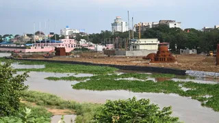 गंगा का जलस्तर बढ़ते ही बांस घाट और जेपी गंगा पथ के पास देशरत्न डाॅ. राजेंद्र प्रसाद बिहार गौरव उद्यान वेस्ट टू वंडर पार्क के पास पहुंचा गंगा का पानी। जागरण