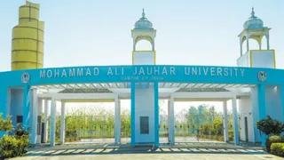जौहर यूनिवर्सिटी से जुड़े दस्तावेज साथ ले गई ईडी की टीम।