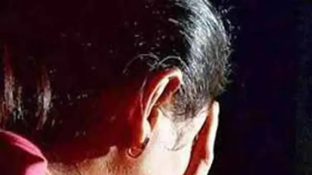 महिला से बना दिया 'किन्नर', आधार कार्ड की एक गलती बेटी की 'पहचान' पर भारी; जेंडर गलत होने से एडमिशन भी अटका 
