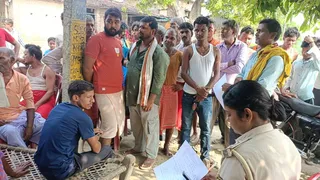 मामले की जांच करने पहुंची पुलिस। फोटो: जागरण